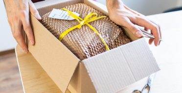 Čím plniť darčekové krabičky? Porovnanie dekoračných výplní